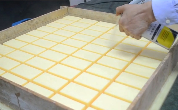 模具硅橡膠操作為什么要用脫模劑？